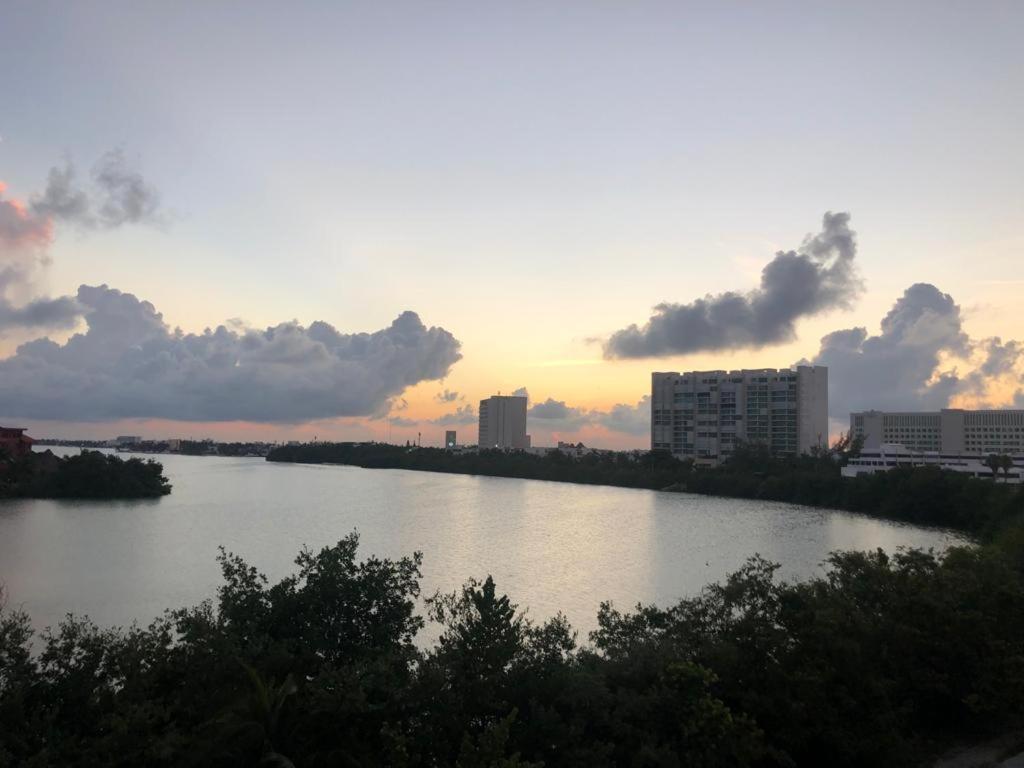777 Lenderman Hostal 777 Cancun Ngoại thất bức ảnh
